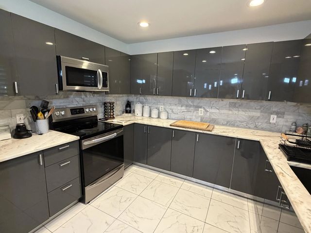 1486 Se Grapeland Avenue, Port St. Lucie