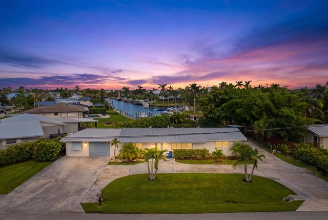 387 Sw Riverway Boulevard, Palm City