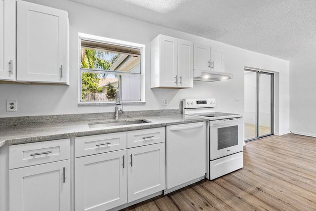3 of 23 - 149 Arrowhead Circle, Jupiter, FL