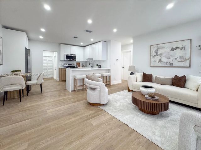 4 of 25 - 1119 Nw 11th Court, Fort Lauderdale, FL
