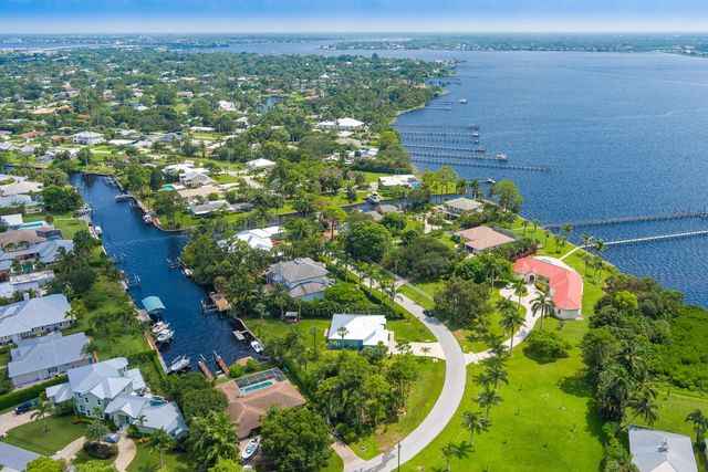 2070 Nw Pine Tree Way, Stuart