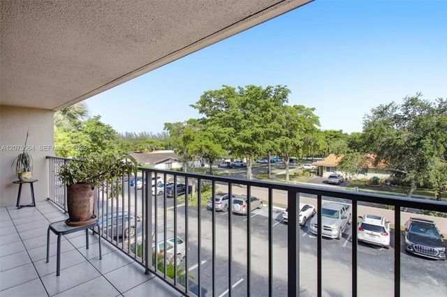 4 of 23 - 6305 Gage Place #306-a, Miami Lakes, FL