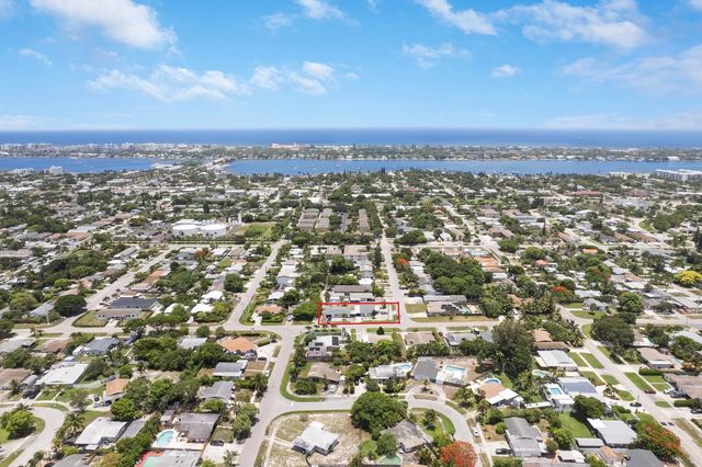 4 of 27 - 516 S Arnold Avenue, Lantana, FL