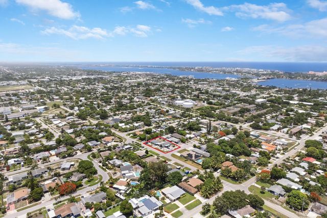 5 of 27 - 516 S Arnold Avenue, Lantana, FL
