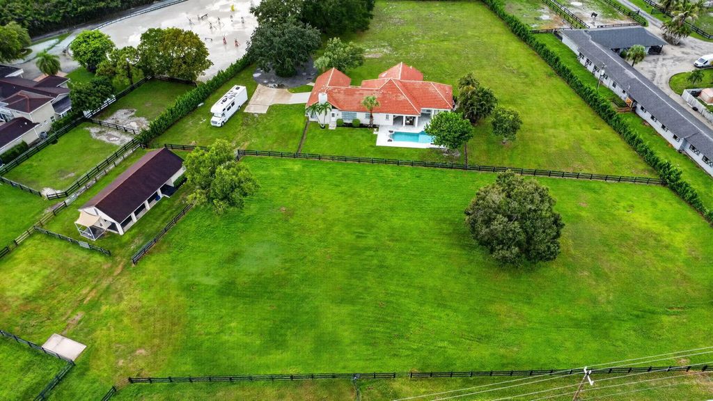 876 Cindy Cir Lane, Wellington