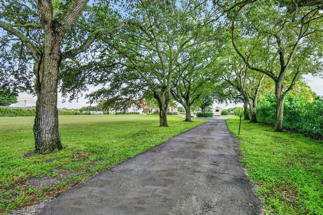 2 of 51 - 876 Cindy Cir Lane, Wellington, FL