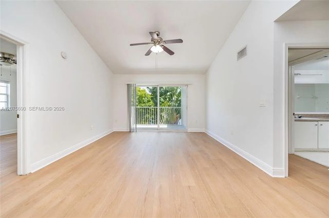 4 of 22 - 11145 Sw 6th Street #302, Pembroke Pines, FL
