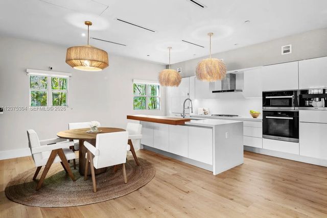 5 of 25 - 234 Washington Avenue #a, Miami Beach, FL