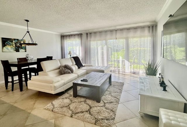 11863 Wimbledon Circle #401, Wellington