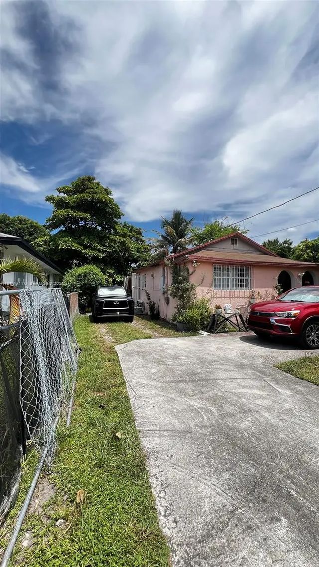 4 of 10 - 1135 Nw 65th Street, Miami, FL