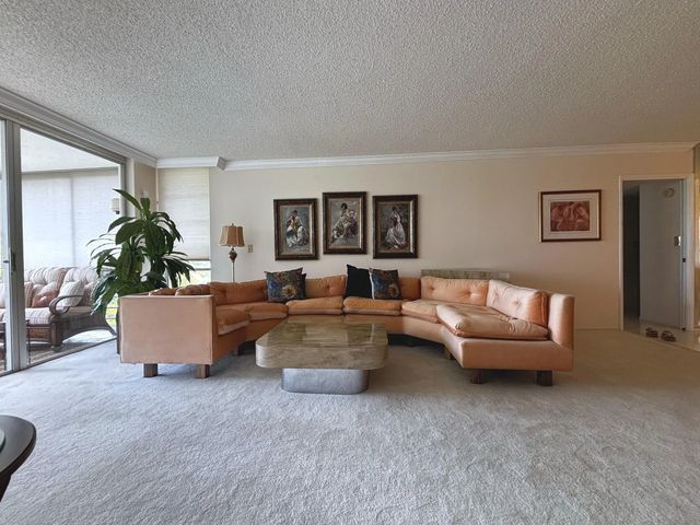 3930 Oaks Clubhouse Drive #506, Pompano Beach