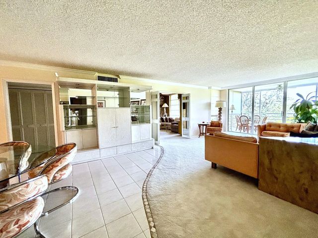 2 of 15 - 3930 Oaks Clubhouse Drive #506, Pompano Beach, FL