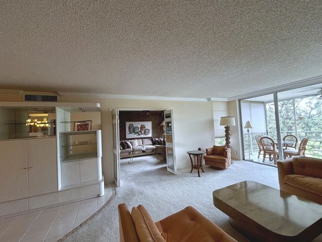 4 of 15 - 3930 Oaks Clubhouse Drive #506, Pompano Beach, FL