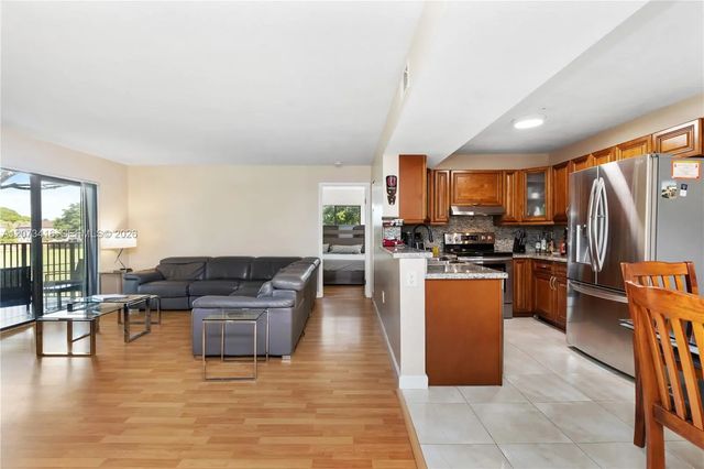 2 of 35 - 400 Palm Circle W #208, Pembroke Pines, FL