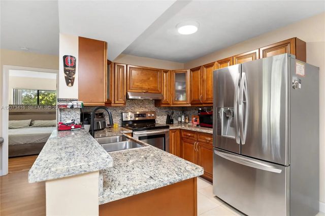 3 of 35 - 400 Palm Circle W #208, Pembroke Pines, FL