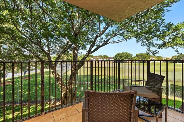 4 of 35 - 400 Palm Circle W #208, Pembroke Pines, FL