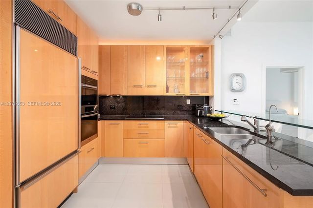 4 of 53 - 6799 Collins Avenue #510, Miami Beach, FL