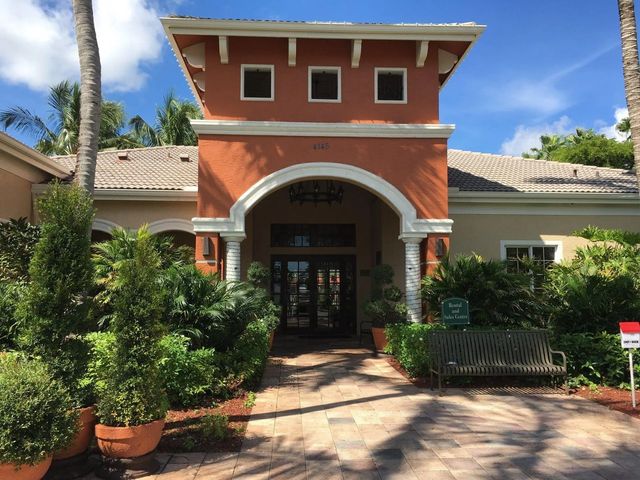 2 of 16 - 4177 N Haverhill Road #810, West Palm Beach, FL