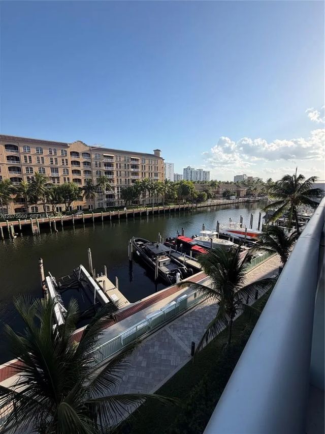 4 of 22 - 2950 Ne 188th Street #325, Aventura, FL