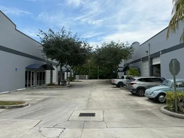 4 of 4 - 3000 Ravenswood Road #6a, Dania Beach, FL