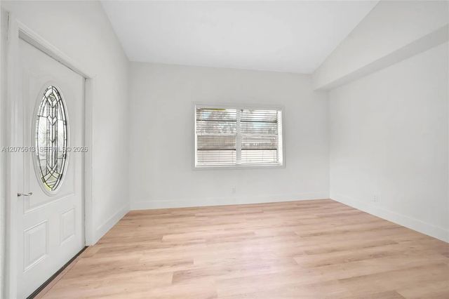 3 of 34 - 360 Nw 179th Terrace, Miami Gardens, FL