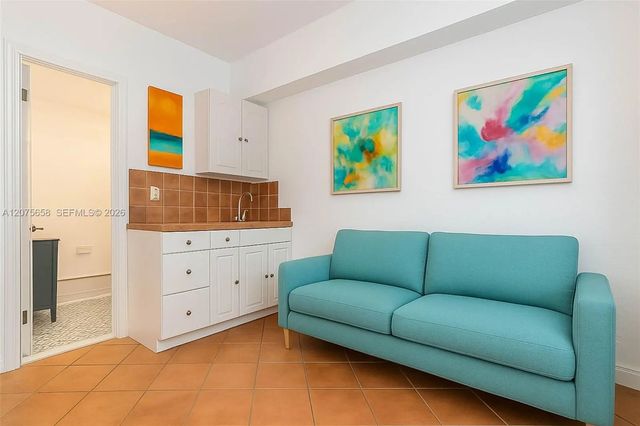 4 of 27 - 255 W 24th Street #208, Miami Beach, FL