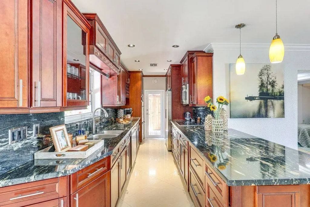 1313 Se 1st Way, Deerfield Beach