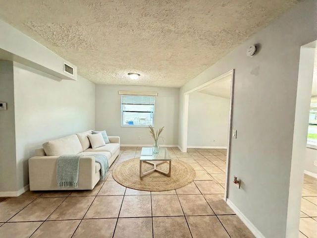 2 of 8 - 1480 6th Avenue, Vero Beach, FL