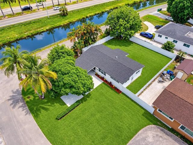 2200 Nw 110th Street, Miami