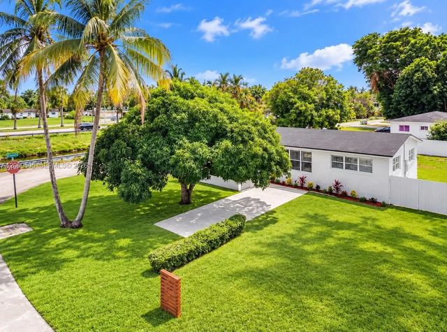 2200 Nw 110th Street, Miami