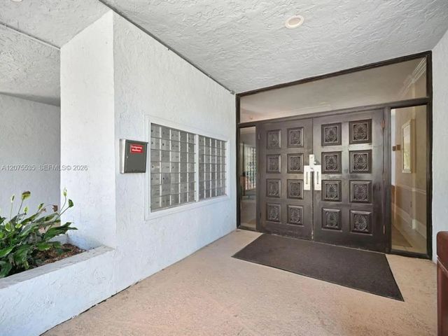 4 of 24 - 500 Executive Center Drive #3i, West Palm Beach, FL
