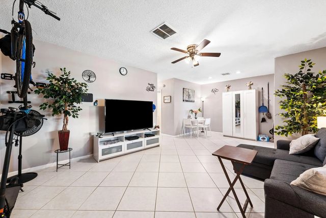 2100 Ne 38th Street #205, Lighthouse Point