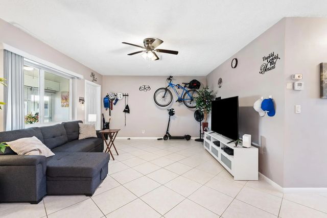3 of 15 - 2100 Ne 38th Street #205, Lighthouse Point, FL