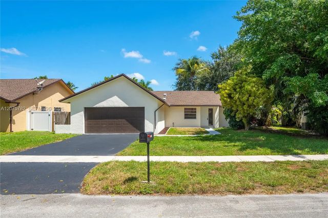 7389 Nw 48th Place, Lauderhill
