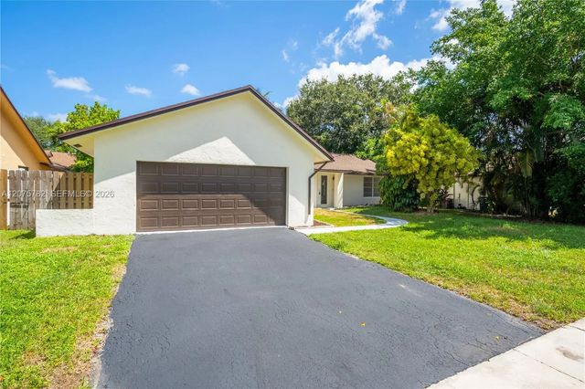 2 of 43 - 7389 Nw 48th Place, Lauderhill, FL