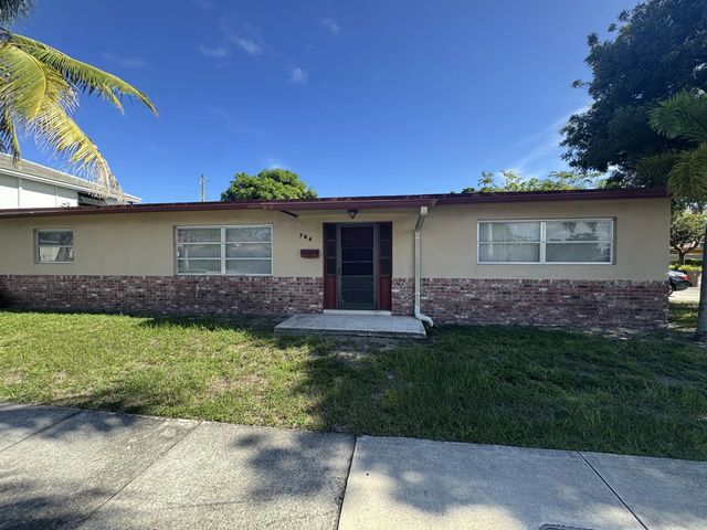 704 E Hillsboro Boulevard, Deerfield Beach