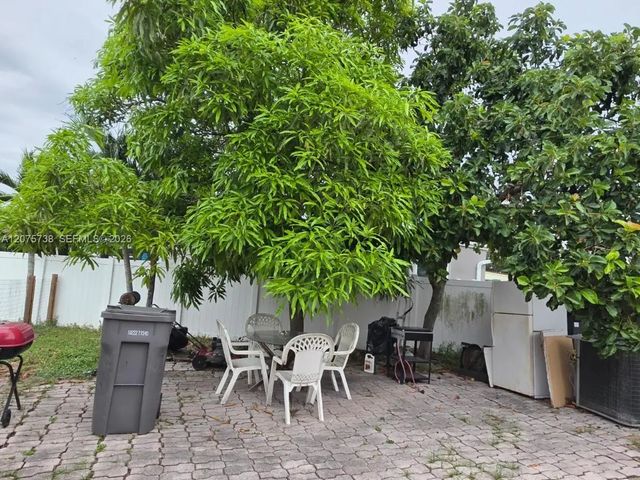 3 of 17 - 4570 Sw 39th Street, West Park, FL