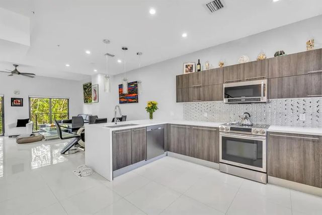 2 of 22 - 462 Se 1st Circle, Pompano Beach, FL