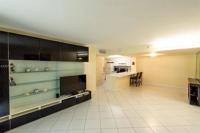 4 of 41 - 1623 Collins Avenue #312, Miami Beach, FL