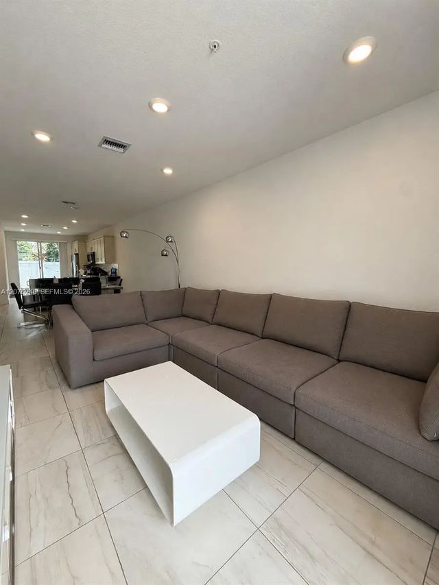 3 of 44 - 181 Sw 170th Avenue, Pembroke Pines, FL