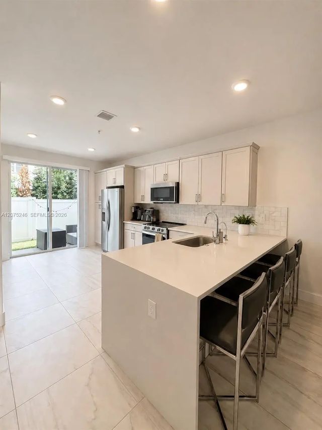 4 of 44 - 181 Sw 170th Avenue, Pembroke Pines, FL