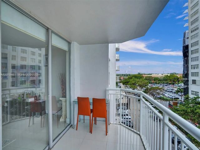 4 of 30 - 18061 Biscayne Boulevard #502, Aventura, FL