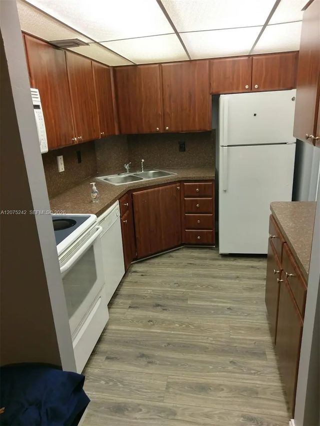 4 of 11 - 3105 Oakland Shores Drive #j101, Oakland Park, FL