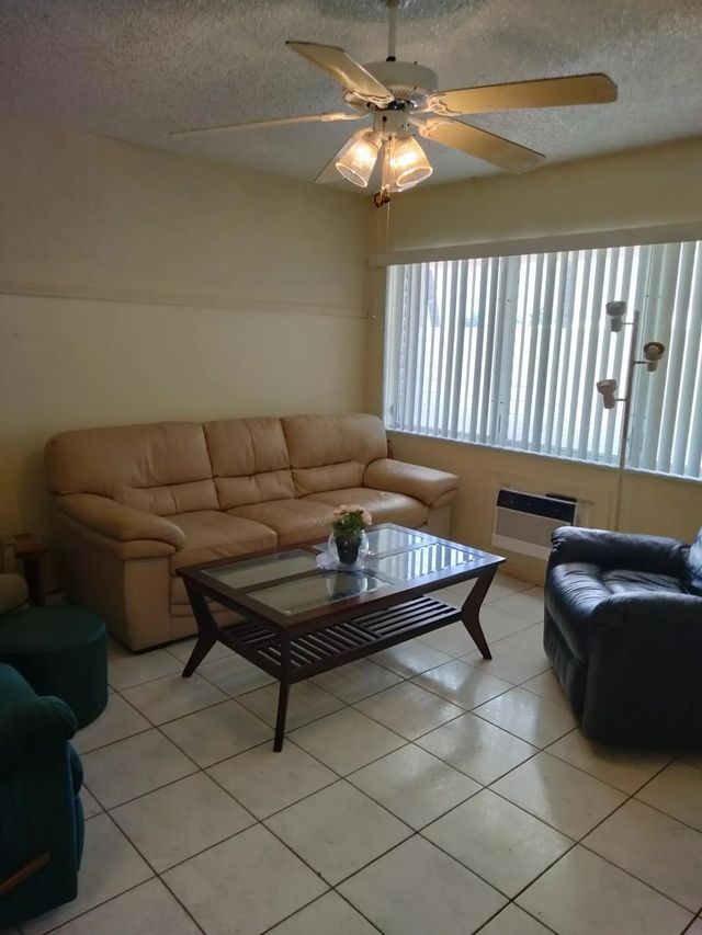 4 of 18 - 815 Sw 10th Terrace #17v, Hallandale Beach, FL