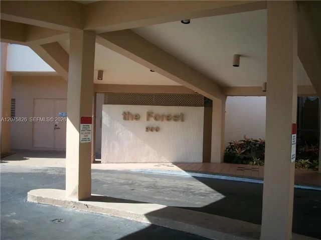 900 St Charles Place #ph5, Pembroke Pines