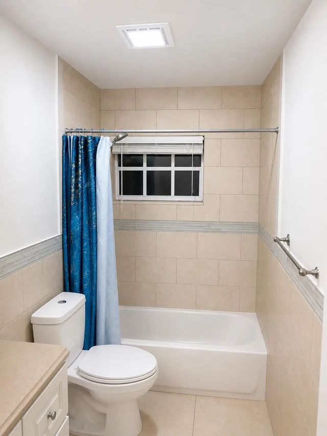 5 of 7 - 330 W 22nd Court, Riviera Beach, FL