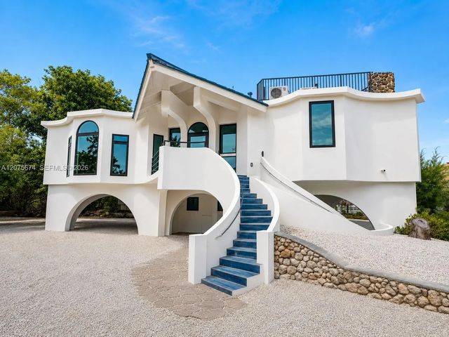2 of 22 - 1557 Long Beach Drive, Big Pine Key, FL