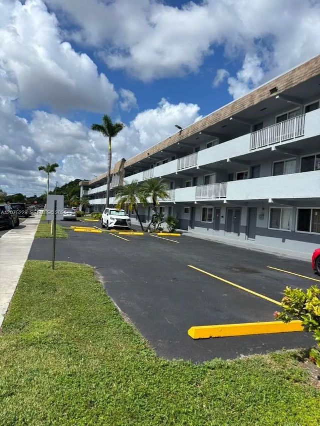 11195 Sw 1st Street #216, Sweetwater