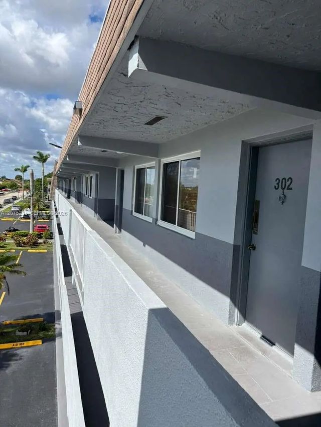 5 of 10 - 11005 Sw 1st Street #302, Sweetwater, FL