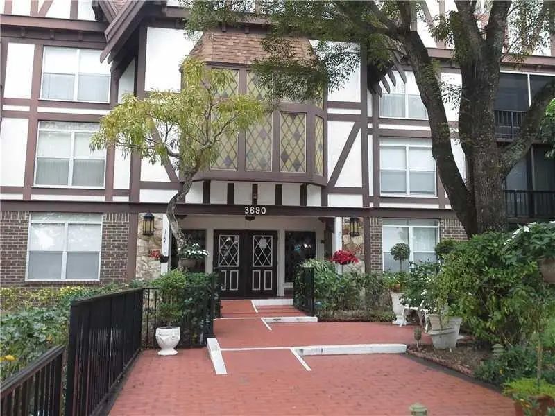 3690 Inverrary Drive #2y, Lauderhill